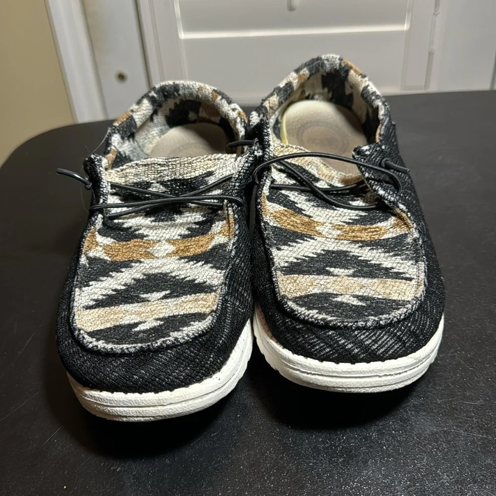 HEY Dude Wendy aztec  size 9 slipon loafer sneakers